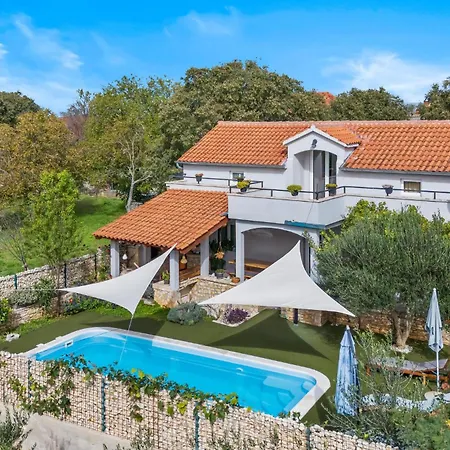 Stunning In With Outdoor Swimming Pool Holiday home