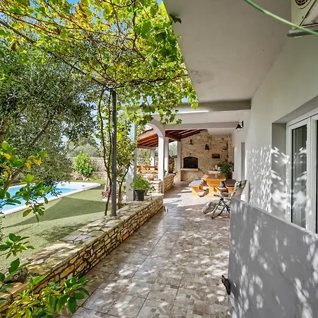 Holiday home Stunning In With Outdoor Swimming Pool Oklaj