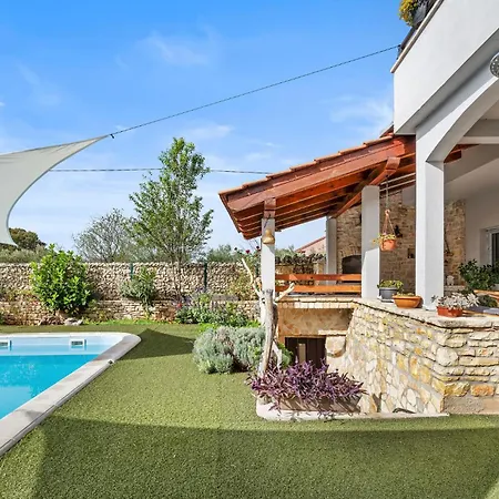 Stunning In With Outdoor Swimming Pool Holiday home *