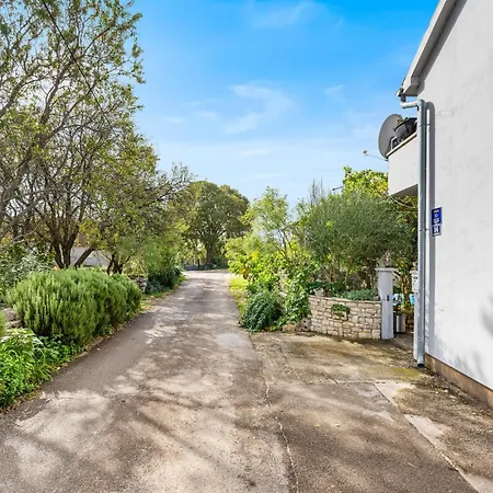 Holiday home Stunning In With Outdoor Swimming Pool *