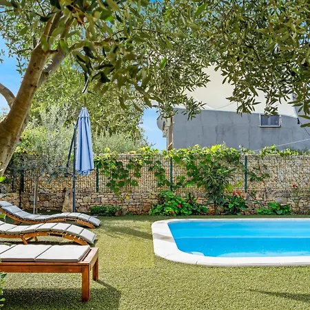 Holiday home Stunning In With Outdoor Swimming Pool Oklaj