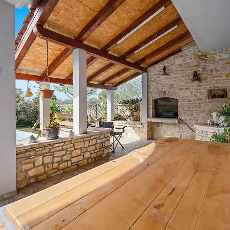Stunning In With Outdoor Swimming Pool *
