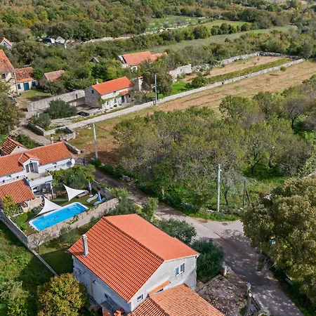 Stunning In With Outdoor Swimming Pool