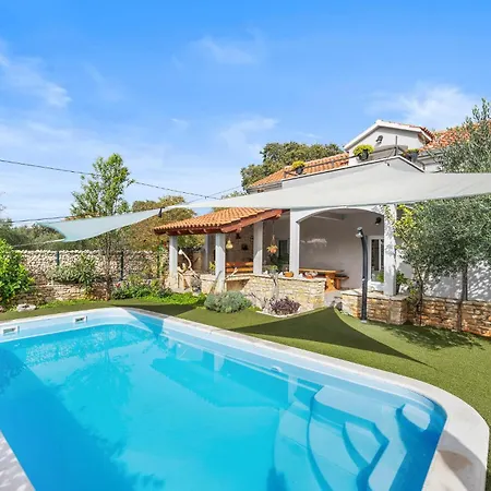 Stunning In With Outdoor Swimming Pool * Oklaj