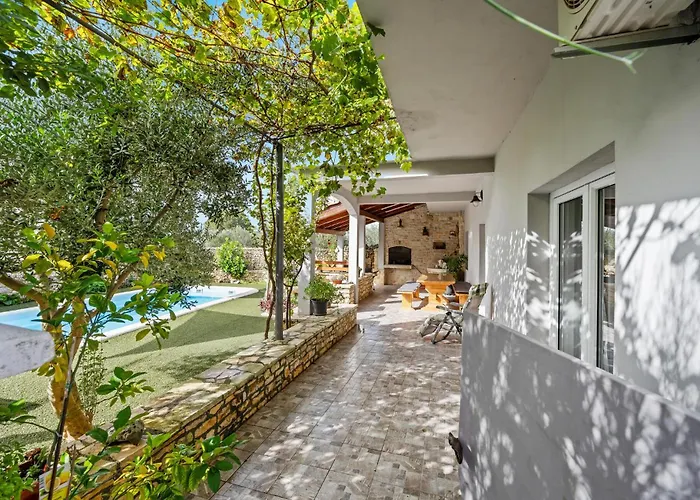 Holiday home Amazing In With Wifi Oklaj